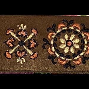 🍀 Lucky Brand leather floral stitched belt